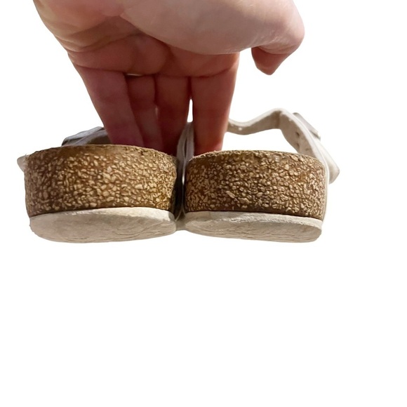 Birkenstock Mayari 2 Strap Metal Bruckle In white Size 32 (girls 1) - Picture 5 of 7